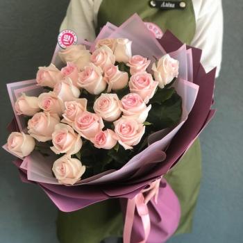 Бело-розовые розы 60 см (Россия) [№  355950]