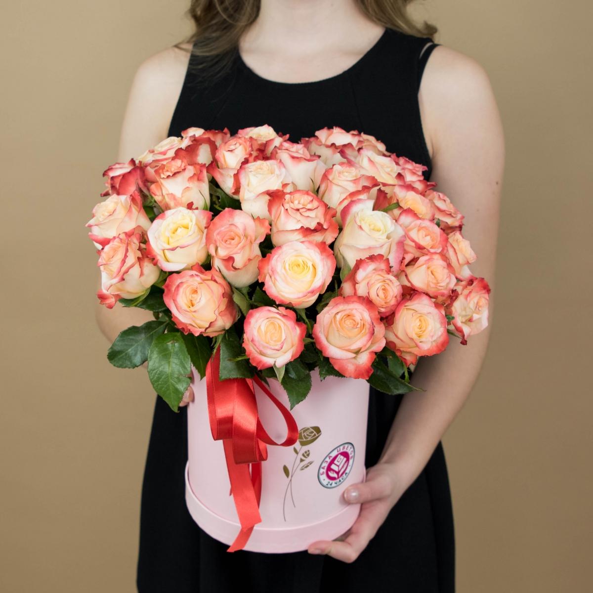 Розы красно-белые в шляпной коробке №: 4550vlad