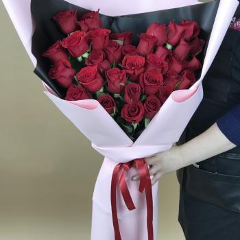 Букеты из красных роз 70 см (Эквадор) (артикул  121625)